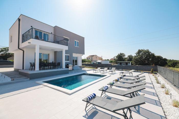 Villa IviCasa with pool