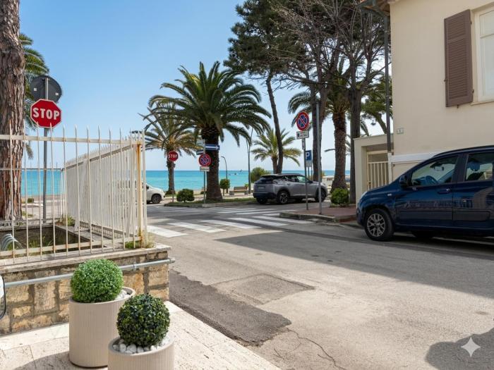 Azzurro Mare - fronte mare - PremiumVillas