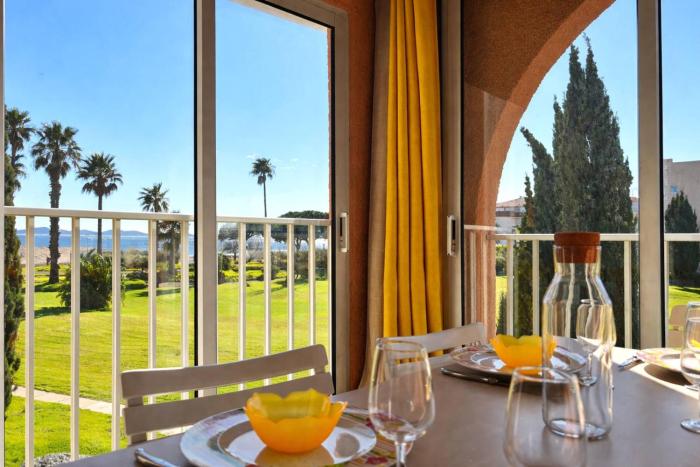 LAL100-117 Appartement 2 pièces cabine 5 couchages LA LONDE LES MAURES