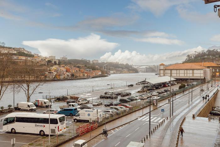 Premium Riverside and View by Vacationy