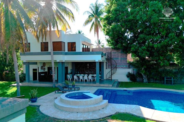 TESORO DEL ESTERO hermosa casa de playa a orillas del estero de Jaltepeque