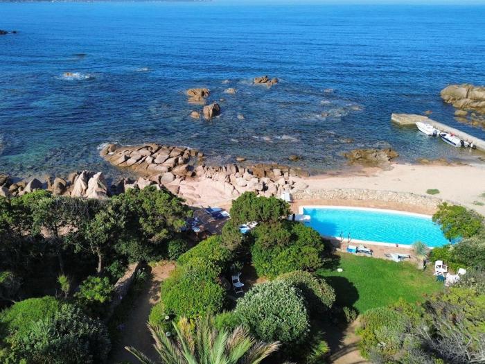 Exceptionnel villa pieds dans leau piscine privee 5 chambres, 500 m disolella