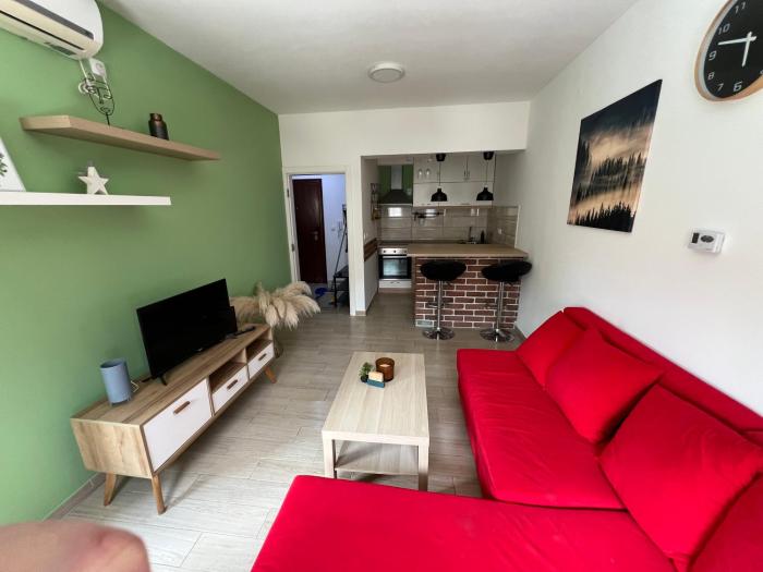 Green Nest Apartment