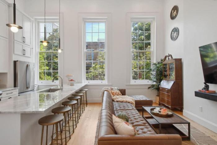 Two Luxe CBD Hotel Suites Near French Quarter