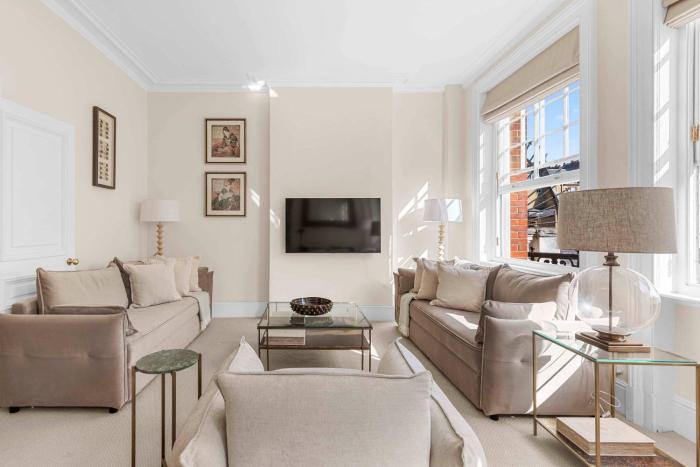 Chic Knightsbridge Flat by Harrods