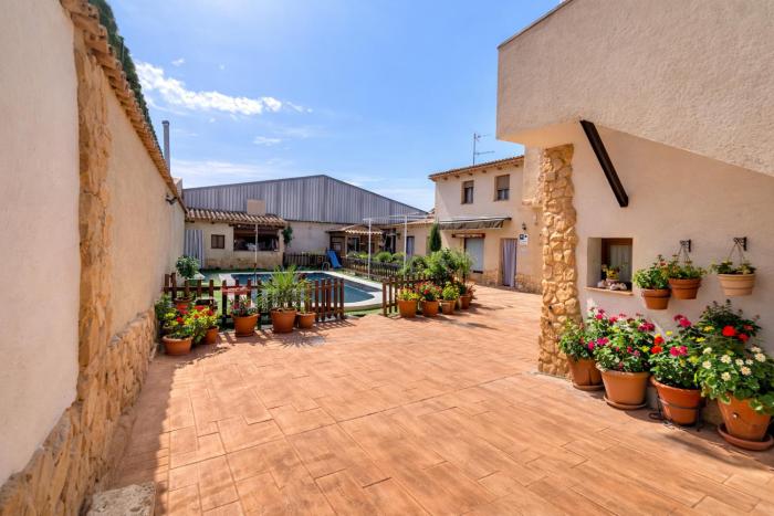 Casa Rural la Quinteria de Sancho piscina para tres apartamentos