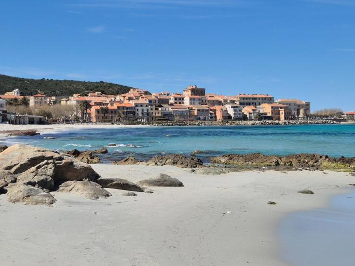 Bel appartement T3 vue sur mer, 400 mer de la mer et des commerces