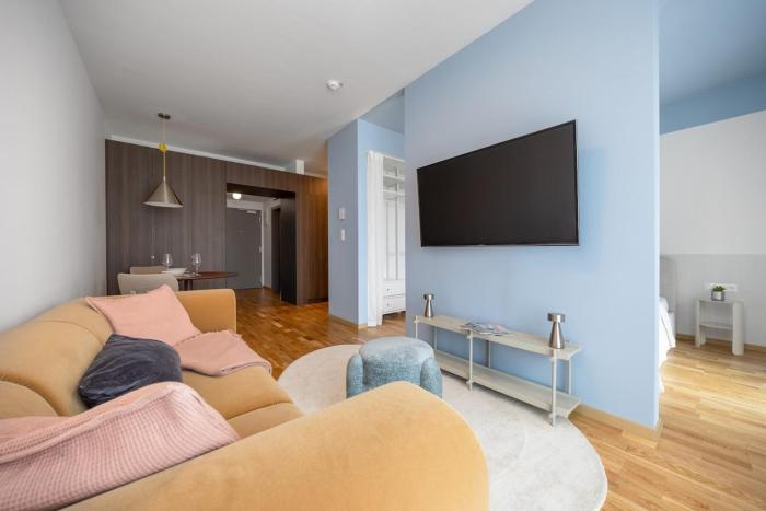 Skyline View Apartment, Metropolis, Parking & Balcony