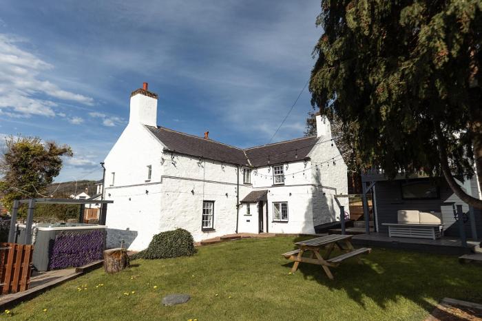 Spacious North Wales Escape with Hot Tub & Beautiful Valley Views