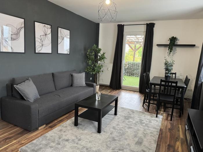 2BR, terrace, free parking