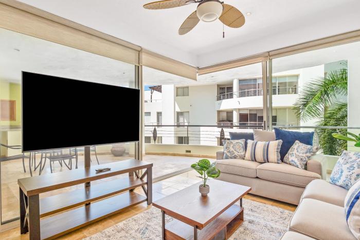 Ocean-view condo with resort pool & sundeck