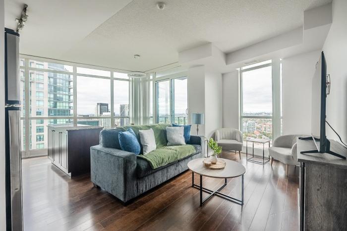 Sky-High 2BR with City Views - Lake Ontario Waterfront