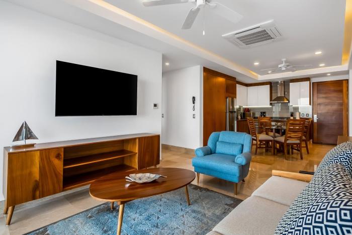 Oceanfront condo with rooftop infinity pool, panoramic views, balcony, gym, & AC