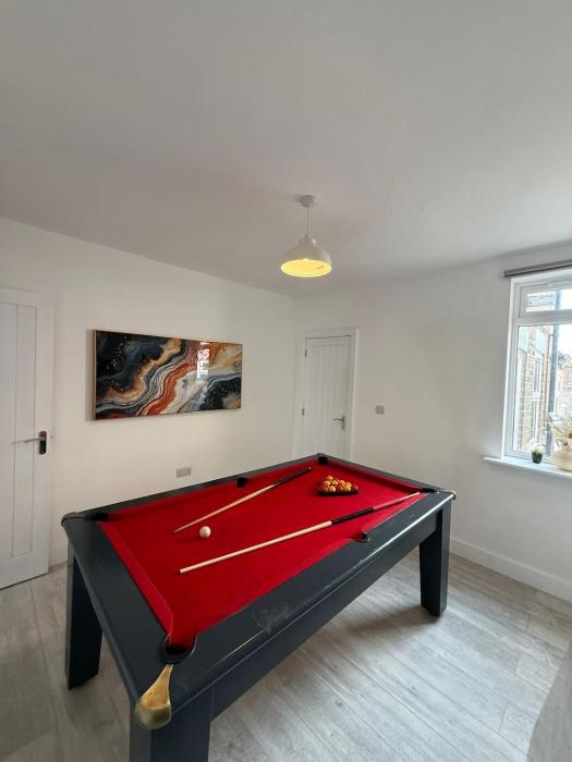 3 Bedroom House With Pool Table