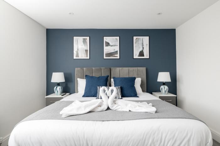 Spacious Modern 4BR in Prime Milton Keynes, Free Parking & WiFi