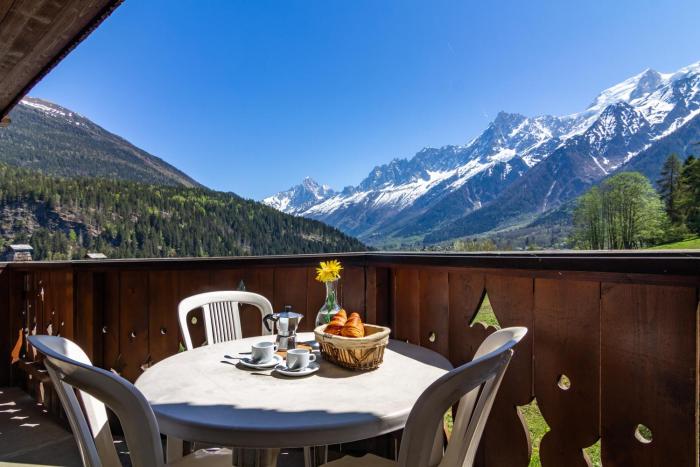 Apt Bellachat 10 for 4 with Pool & 120m to lift - Happy Rentals