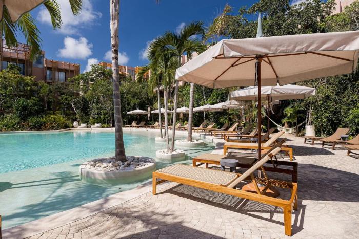 Chic Studio wrestaurant, yoga, coworking areas