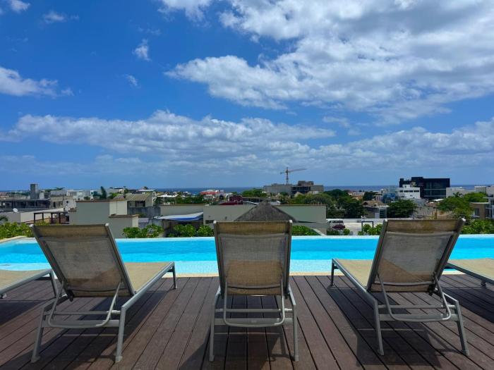 Seaview Roof Pool and Hammock 3 Blocks from Beach