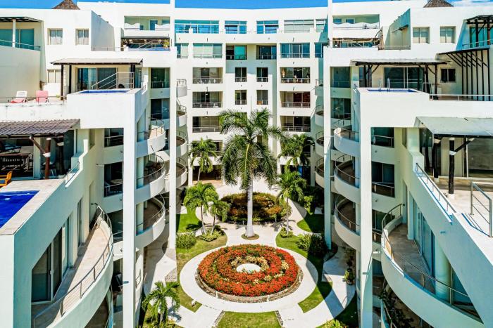 Ground-floor condo with resort pool, balcony, & pool tables