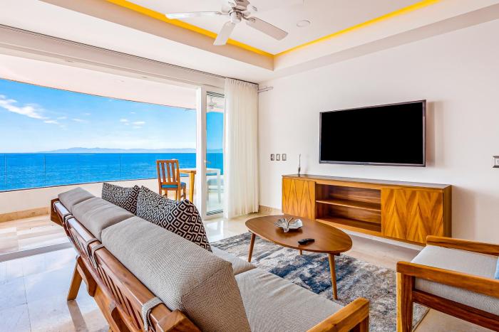 Inviting waterfront condo with amazing pool, balcony & WD