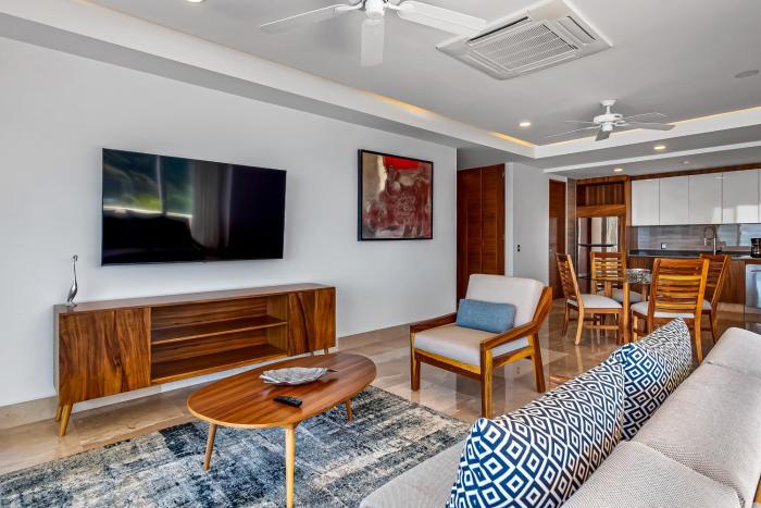 Stunning Oceanfront Apartment with Breathtaking Views and Luxurious Amenities