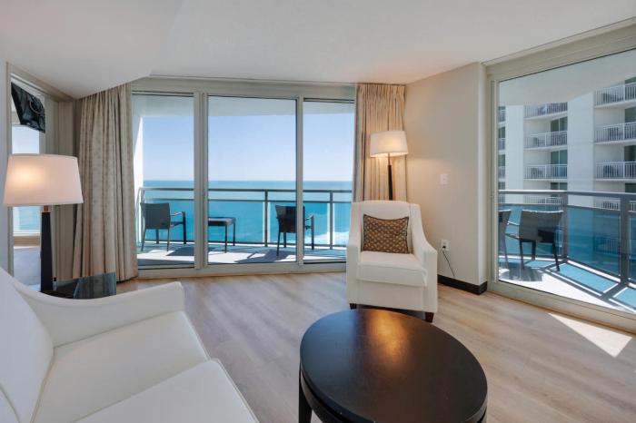 New Direct Ocean and City Views, Corner Suite,Nice