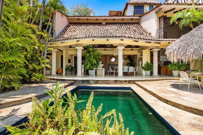 Spectacular hillside villa with pool, incredible views