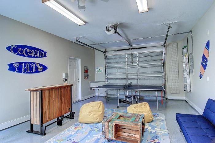 Coconut Hut - Golf Cart Included Pet Friendly