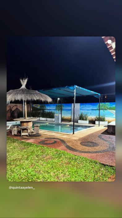 Casa con Piscina en Areguá