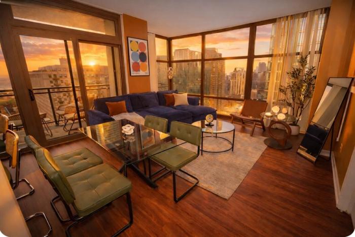 25th Floor 2BR Grant Park Suite with Balcony, Gym and Game Room