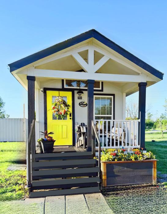 Luxury Micro Retreat with Spa Amenities, Fire Pit, Pet Yard
