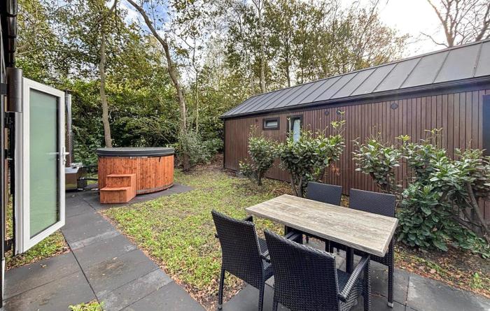 Amazing Home In Oud Gastel With Wifi