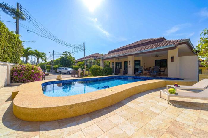 3BR Private Pool Villa Near City Center (H117)