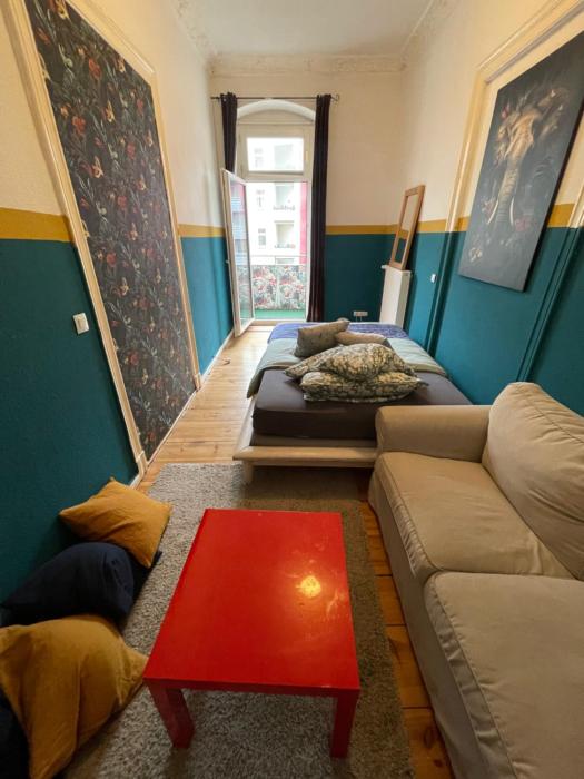Cozy room with private balcony, center berlin