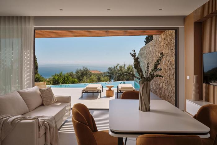 Doci Kelios - Serenity Suites with Private Heated Pools, by ZanteWize