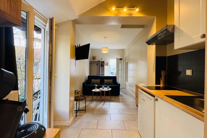 Studio with garden and terrace in Ouistreham