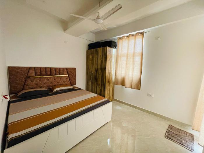 1 Room in Shared 3BHK Flat