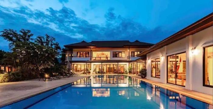 Large Villa on golf course, gym, pool