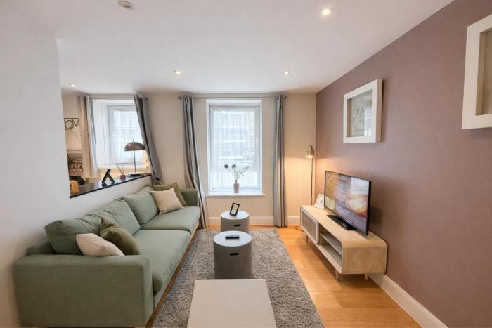 2-Bedroom Vauxhall flat with Wi-Fi, Dryer, Washer near Nine Elms, Battersea & The Kia Oval