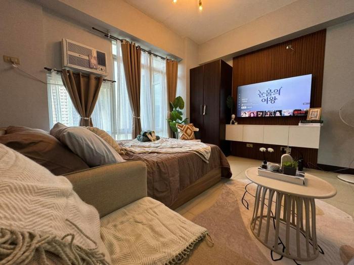 Warm & Homey Studio in Stamford McKinley