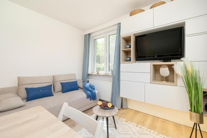 Functional Studio with Parking by Noclegi Renters