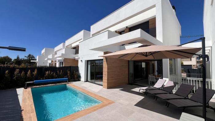 7LakesVilla with Heated Pool, Cinema & Home Office, Santa Rosalia Lake Resort