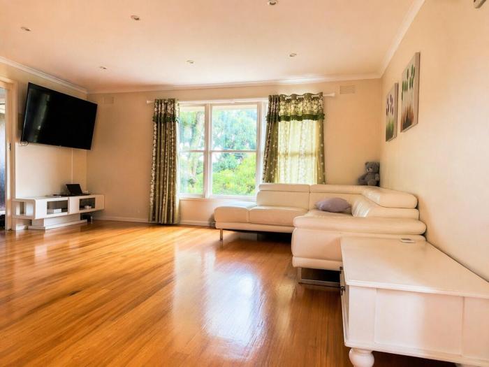 Eltham Greenview Retreat Fireplace Walk to Train