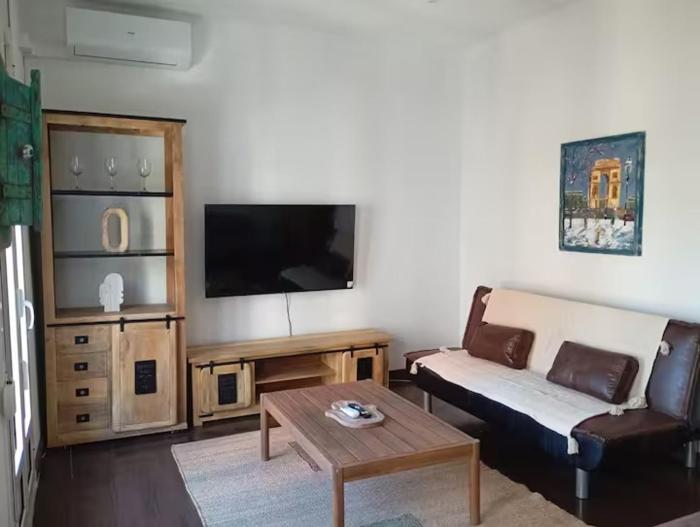 Rustic Apartmement Near the Beach