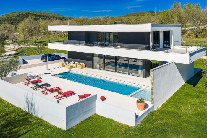 Luxury Villa She for 6 people with 61 m2 private pool, playground & activities on-side for adults and kids