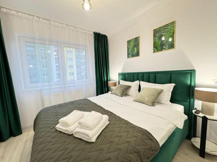 Town Apartments Coresi Mall Area by Glam Story - Parking Option