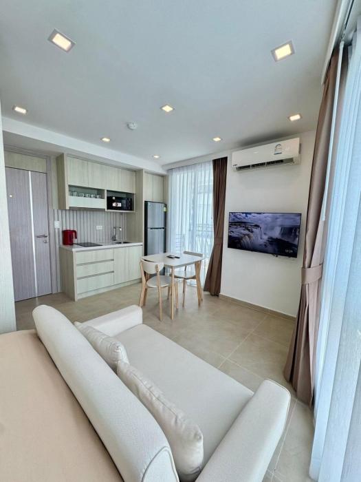 Olympus apartment with central pool in Pattaya