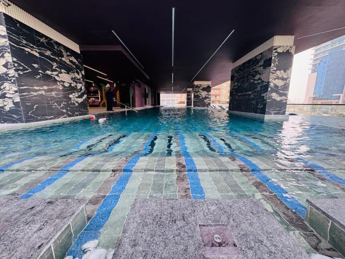 Stylish 1BR Apartment, Pool, Jacuzzi, Sauna, Gym