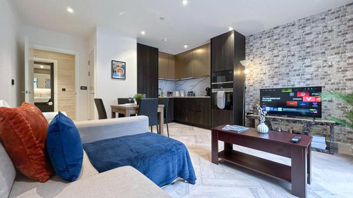 Fully Furnished 2-Bedroom Apt near Tower Bridge, Aldgate Station & Tower Hill