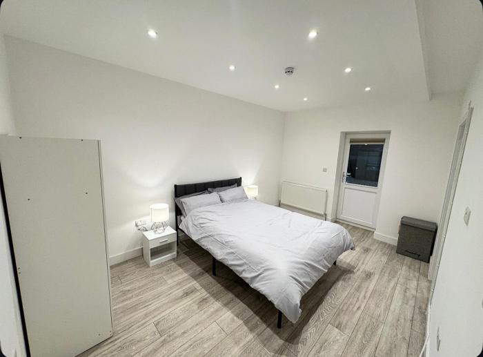 Luxury 3 Bedroom Retreat 5 min to Elizabeth